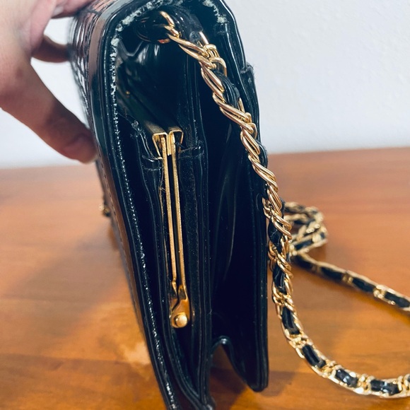 Elegant Black Patent Geometric Crossbody Bag - Picture 3 of 12